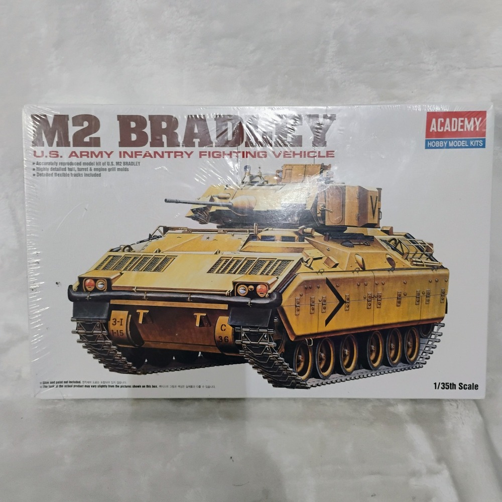 Academy M2 Bradley US Army Infantry Fighting Vehicle 1/35 Scale Model Kit 1335